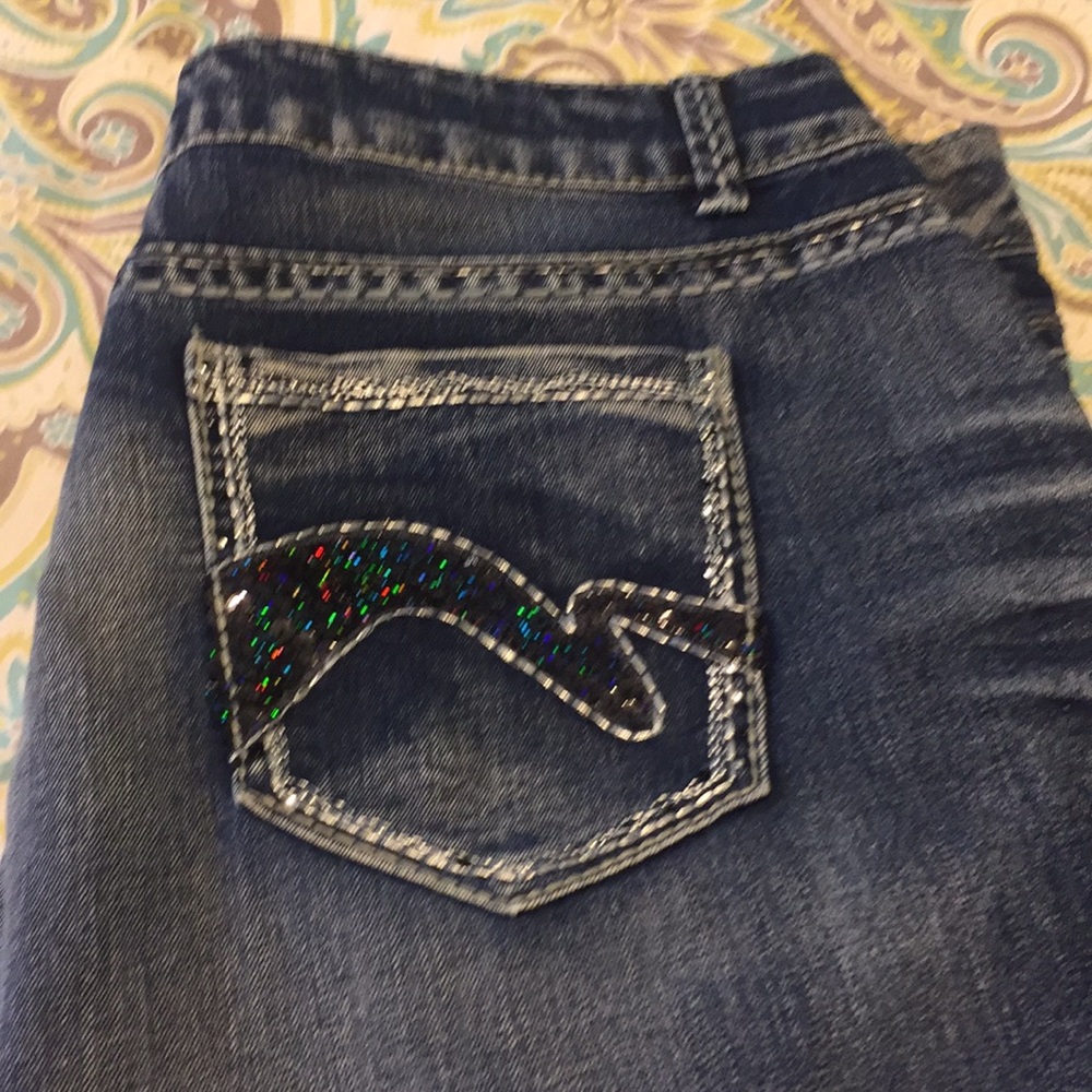 Plus size woman’s jeans - Picture 2 of 5